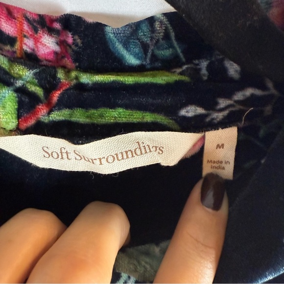 Soft Surroundings Velvet Floral Blouse
Top Womens Medium Blue Button
Down Shirt - Picture 9 of 15